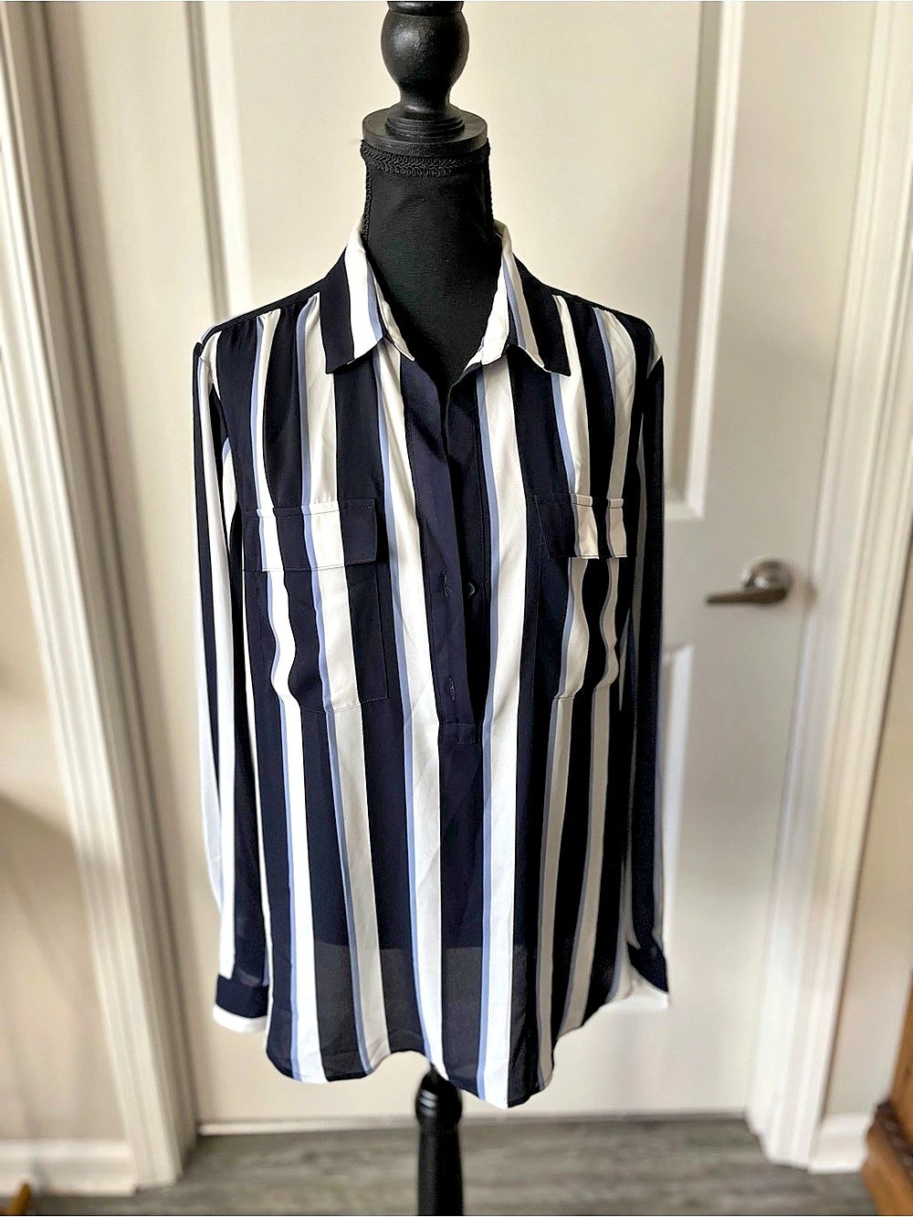 Ann Taylor Striped Button Down in Blue & White Large Like New